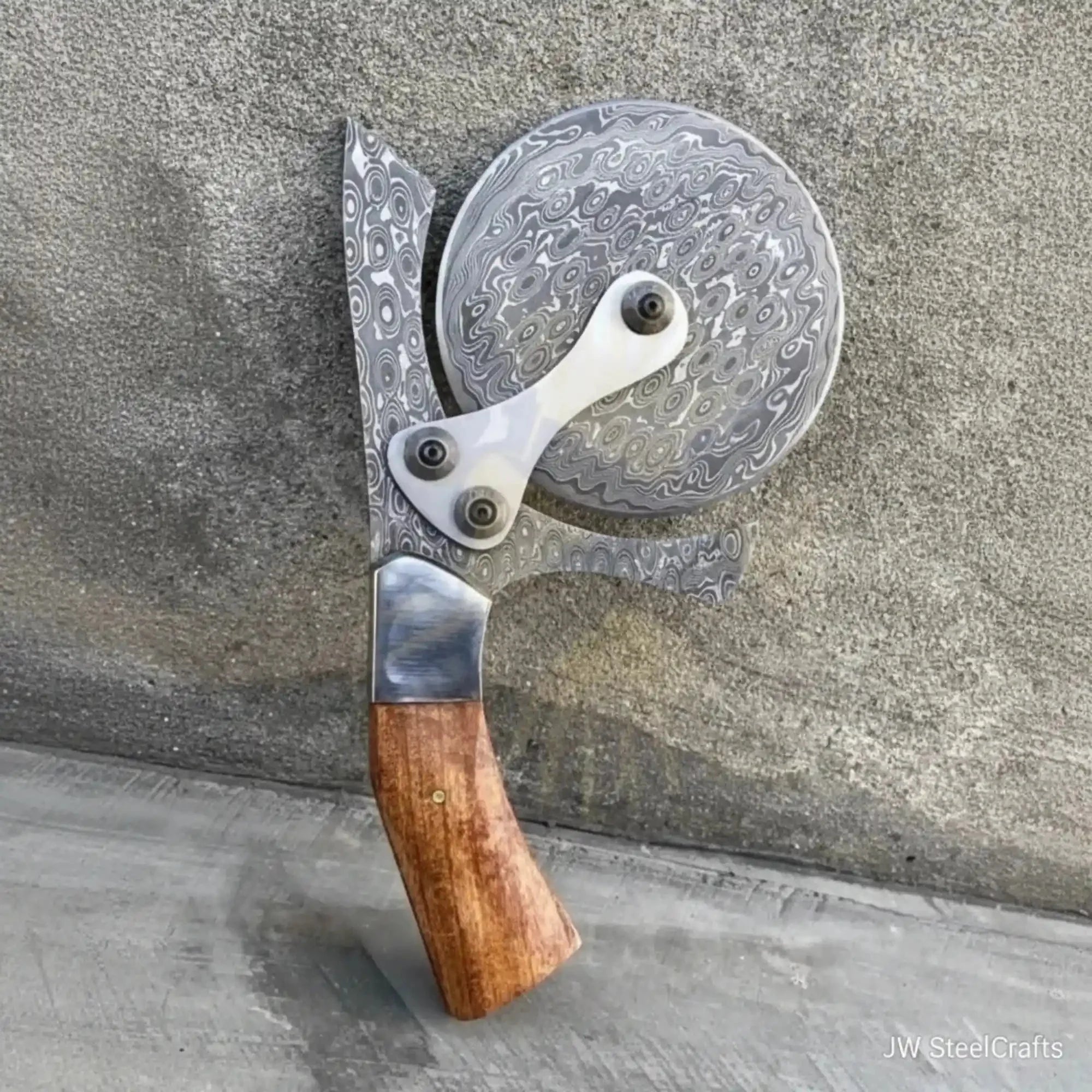 Damascus Steel Pizza Cutter Wheel with Wooden Handle – Handmade Kitchen Tool